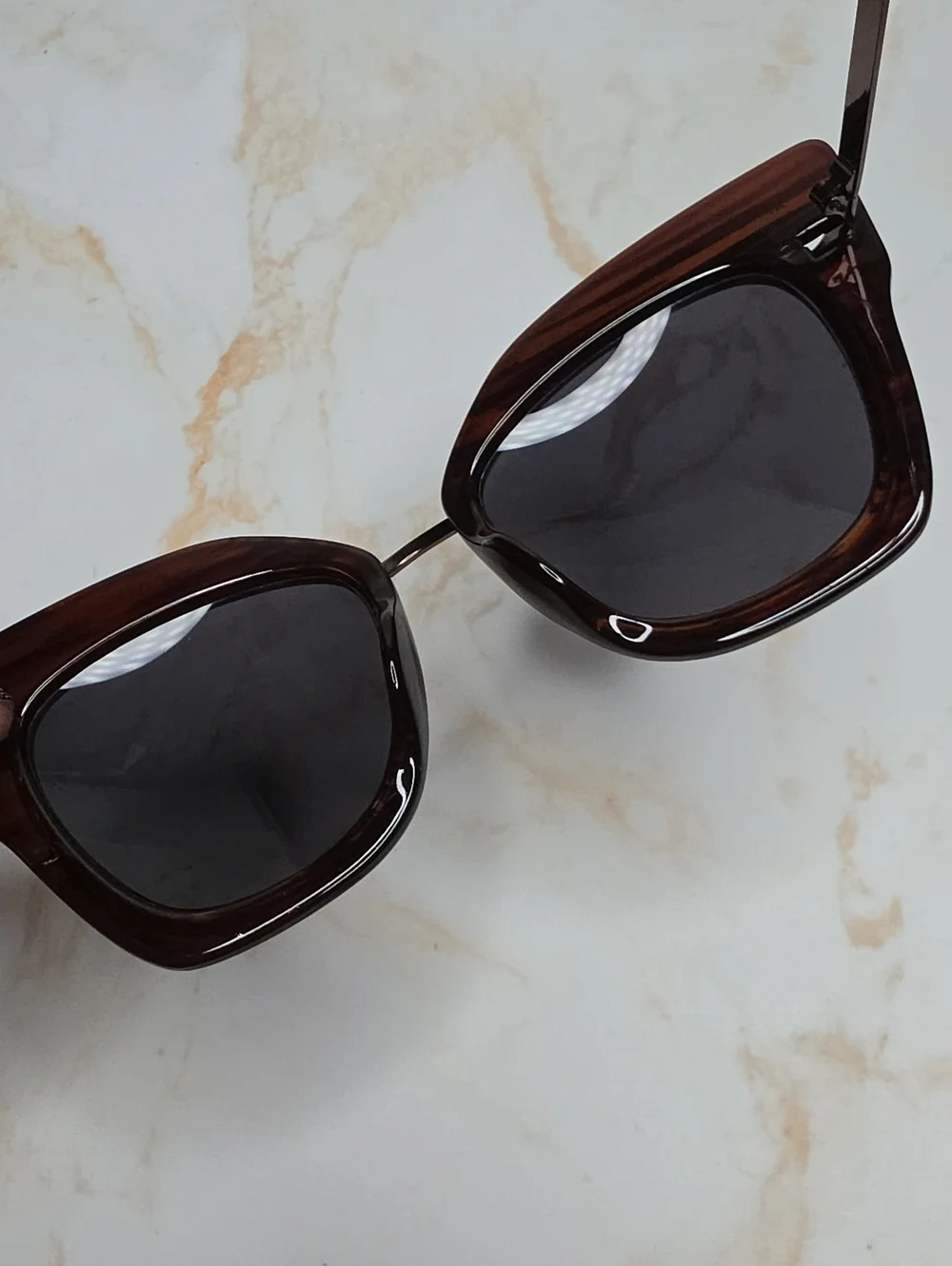 Carlos Falchi vintage-inspired cat-eye sunglasses burgundy maroon